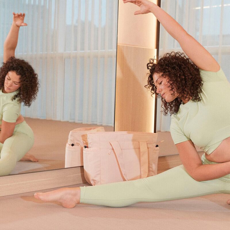 Studio oversized tote Thumbnail